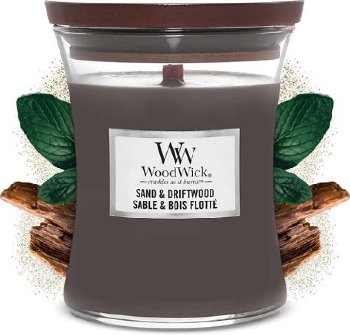 Are Woodwick candles supposed to crackle?