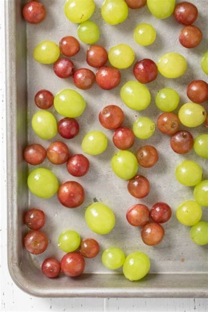 Can grapes be frozen before making jelly?