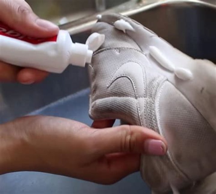 Can I clean my white shoes with toothpaste?