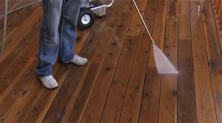 Can OxiClean be used to clean decks?