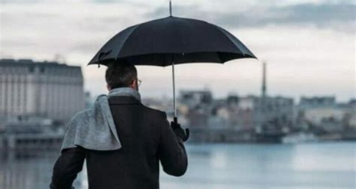 Can we carry umbrella cabin baggage?