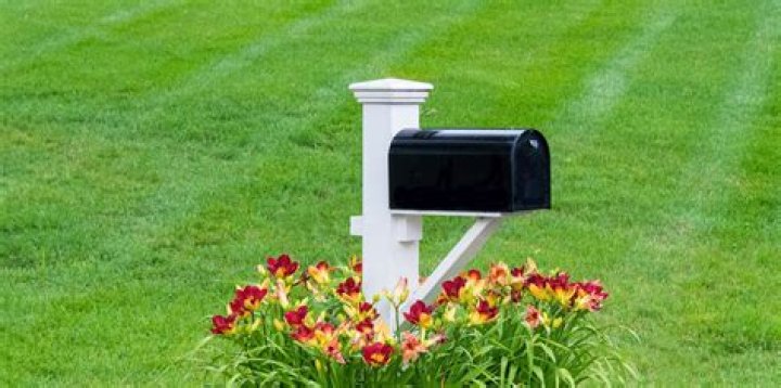 Can you leave outgoing mail in your mailbox?