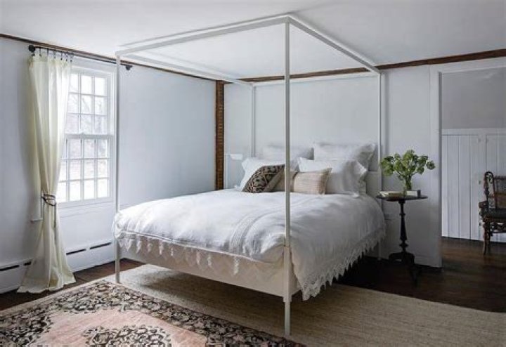 Can you put a canopy bed in a small room?