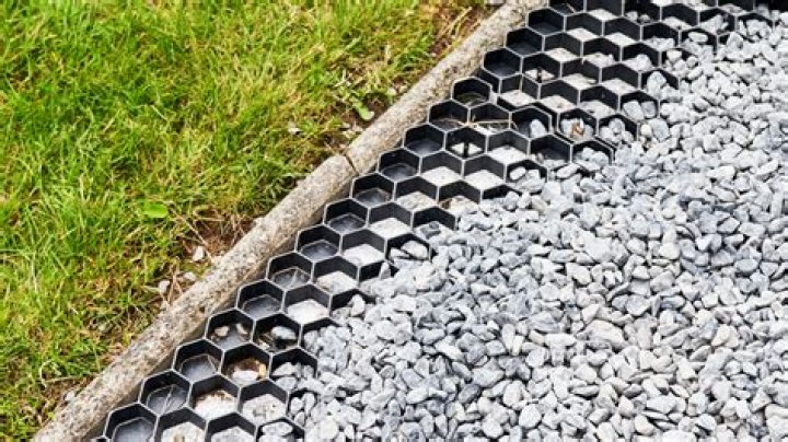 Can you put gravel over sand?