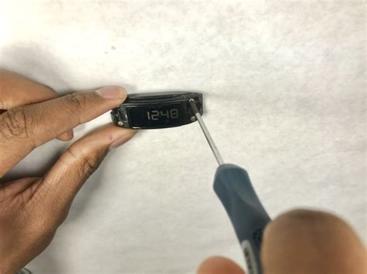 Can you replace battery in Vivofit?