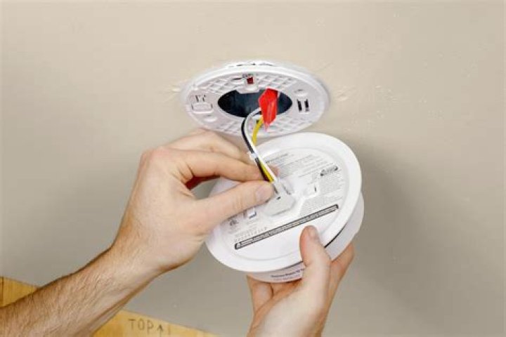Do Home Inspectors check smoke detectors?