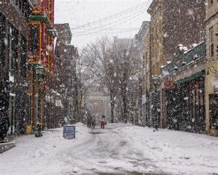 Does Albany Oregon have snow?