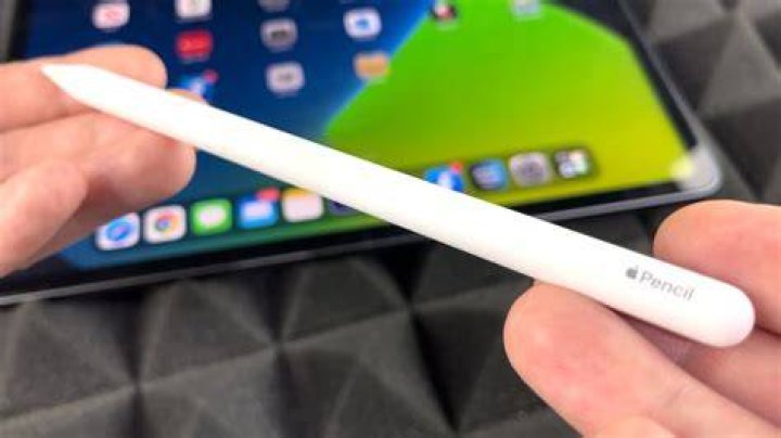 Does Apple pencil work with iPad screen protector?