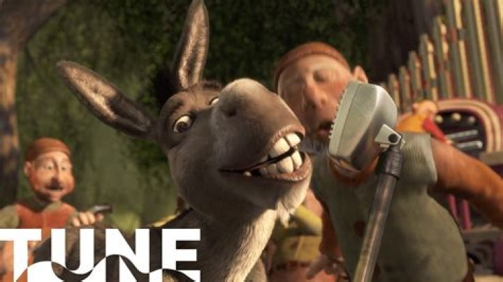 Does Eddie Murphy sing in Shrek?