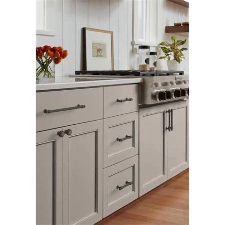Does GREY go with oil rubbed bronze?