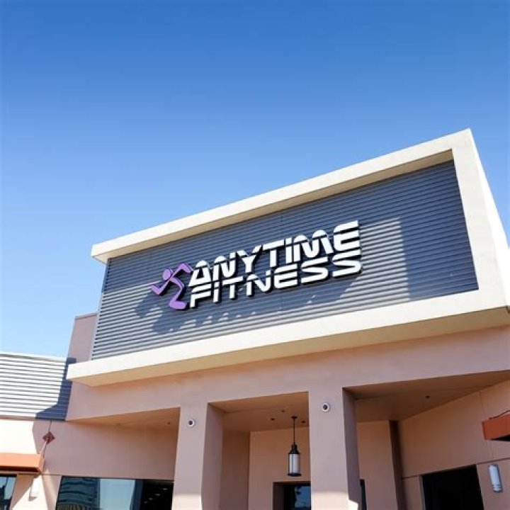 Does LA Fitness have towel service?