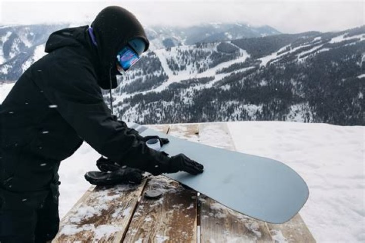 Does waxing your snowboard make a difference?