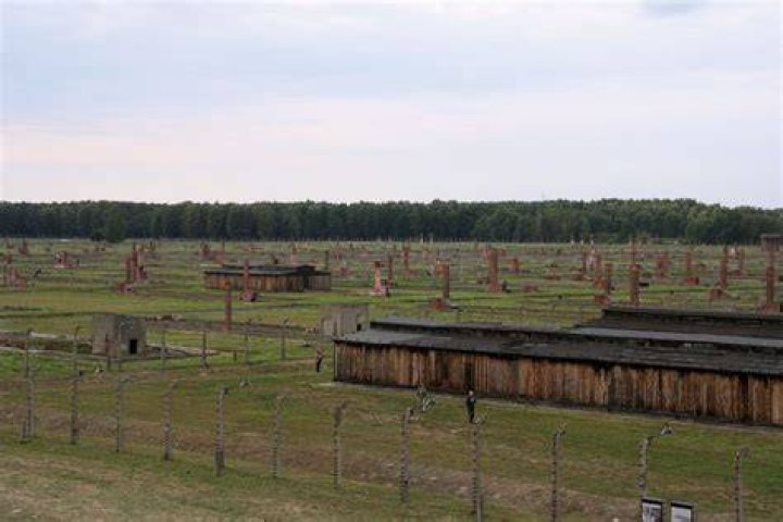 How big were the barracks at Auschwitz?