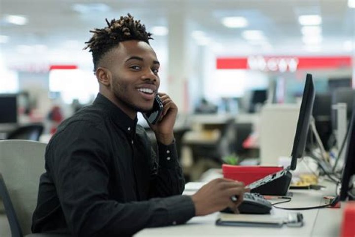 How do I contact Macy's customer service?