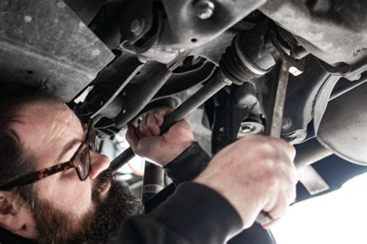 How do I know if my CV shaft is bad?