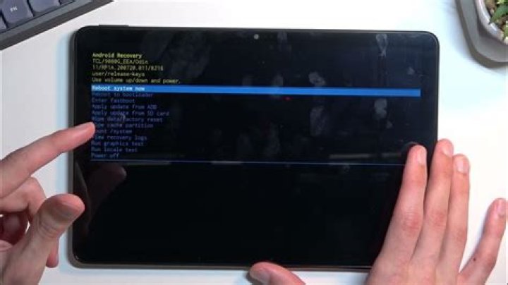 How do I reset my dopo 7 inch tablet?