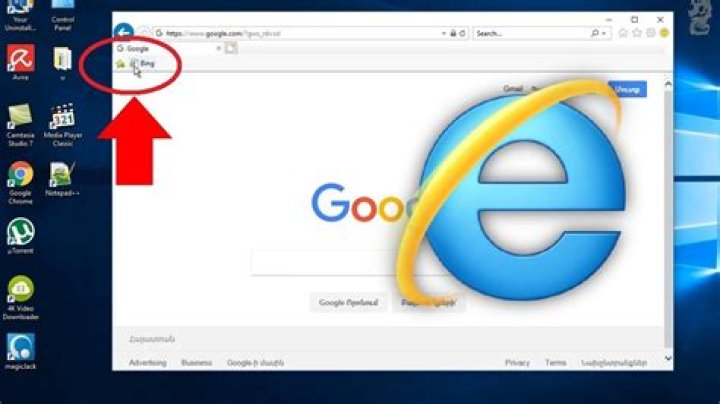 How do I restore my favorites bar in Internet Explorer?