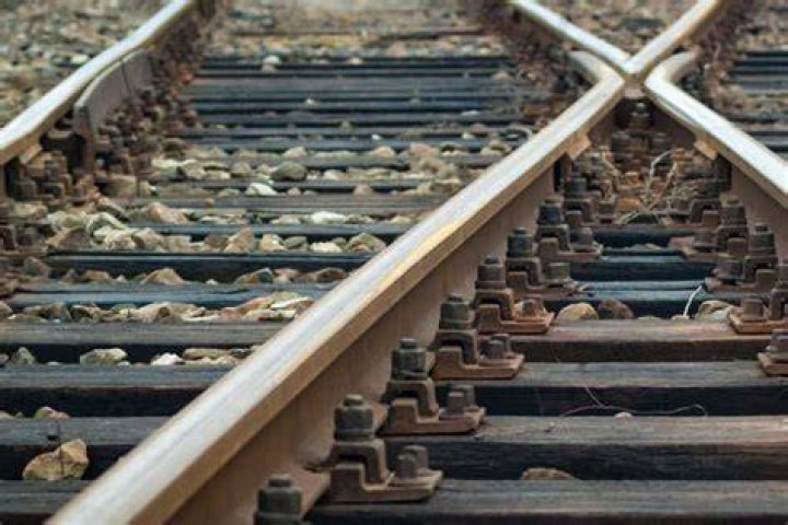 How do tracks work?