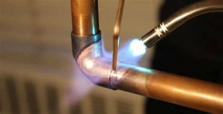 How do you braze brass pipes?