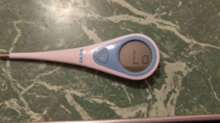 How do you change a Vicks thermometer?