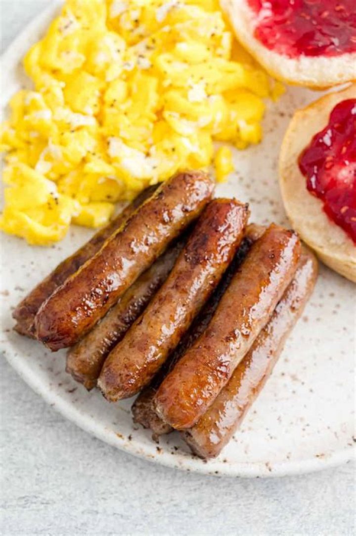 How do you cook breakfast sausage links in a cast iron skillet?