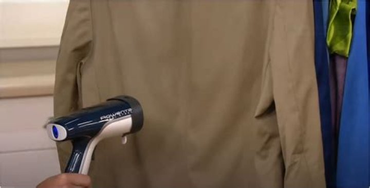 How do you fill a Rowenta Handheld Steamer?