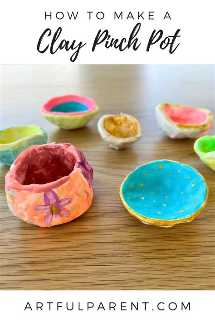 How do you make a ceramic pinch pot?