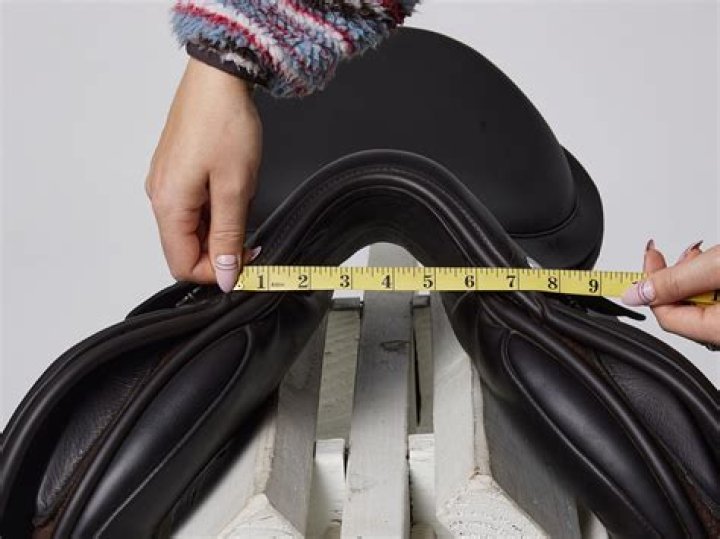 How do you measure a pony for a saddle?