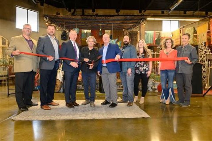 How do you plan a ribbon cutting ceremony?