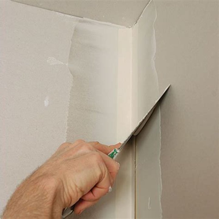 How do you repair an inside corner of drywall?
