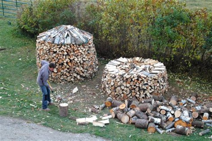 How do you stack wood pile?