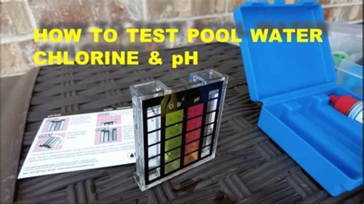 How do you test the pH level of chlorine?