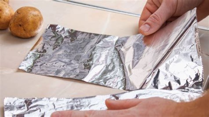 How do you turn aluminum foil into powder?