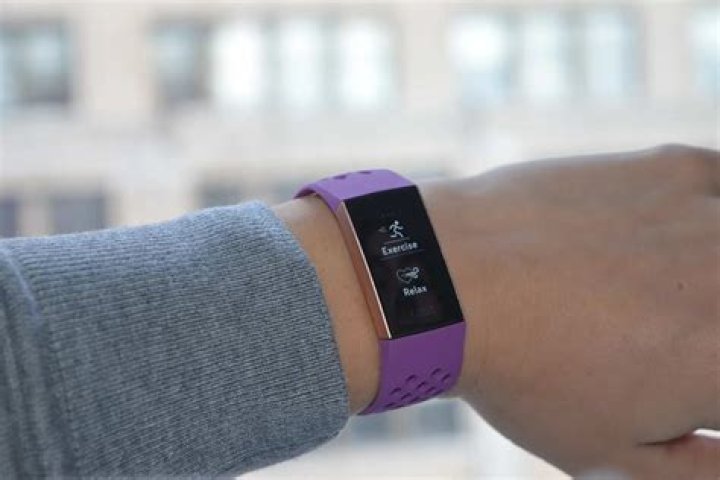 How does Fitbit Charge 3 Sync?