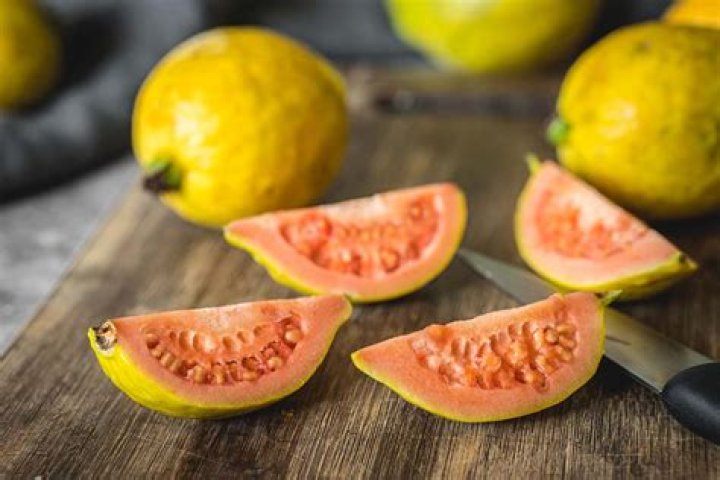 How long can cut guava last?