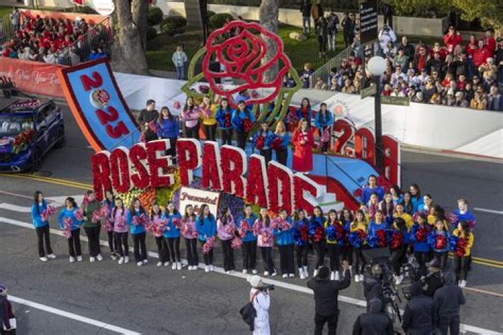 How many bands are in the Rose Parade?