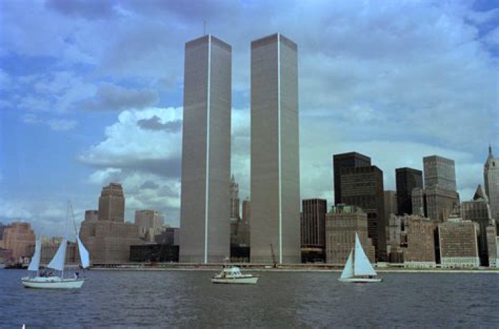 How many years did it take to build the Brooklyn Bridge?