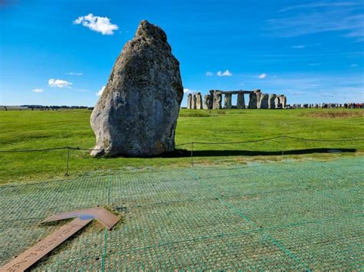 How much is the entrance fee to Stonehenge?