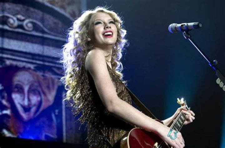 Is Taylor Swift singing country music?