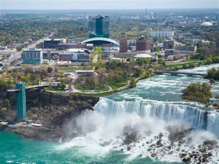 Is there an entrance fee for Niagara Falls?