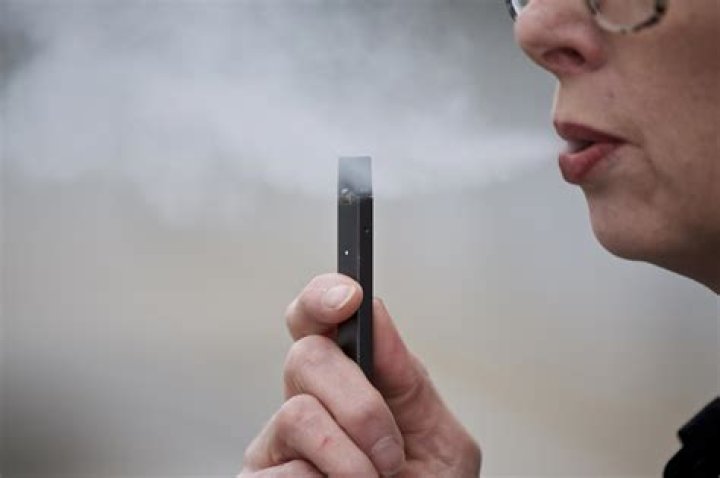 Should you charge Juul with pod?