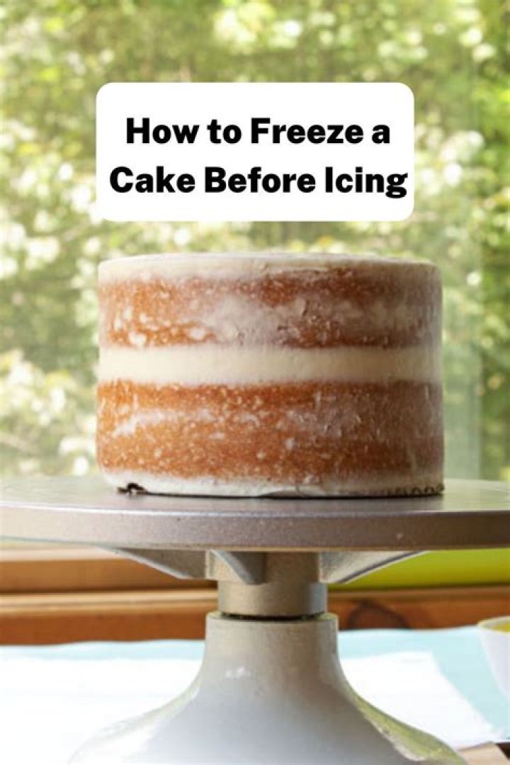 Should you freeze a cake before you frost it?