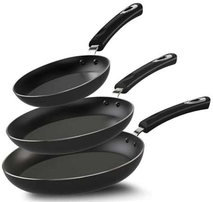 What are the best pans to use on a glass cooktop?