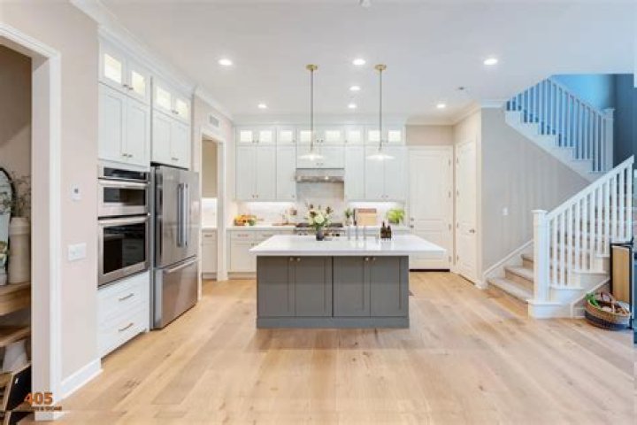 What color looks good with GREY cabinets?