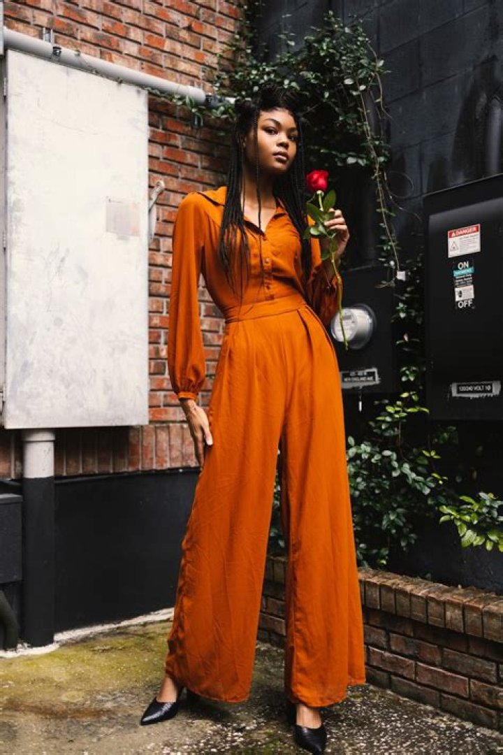 What do you wear to a housewarming party?