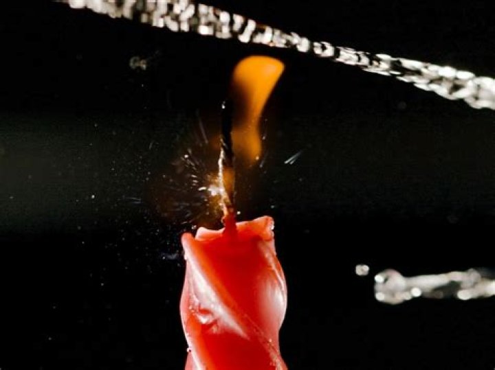 What does it mean when a candle makes popping noises?