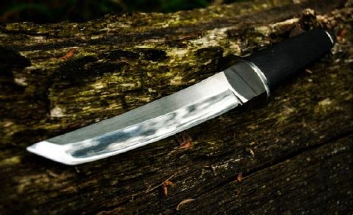 What is a tanto blade used for?