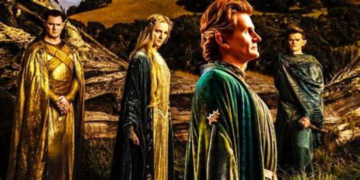 What kind of elves live in Lothlorien?