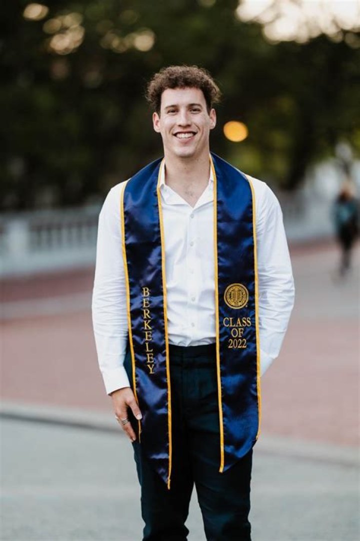 What should I wear to UC Berkeley graduation?
