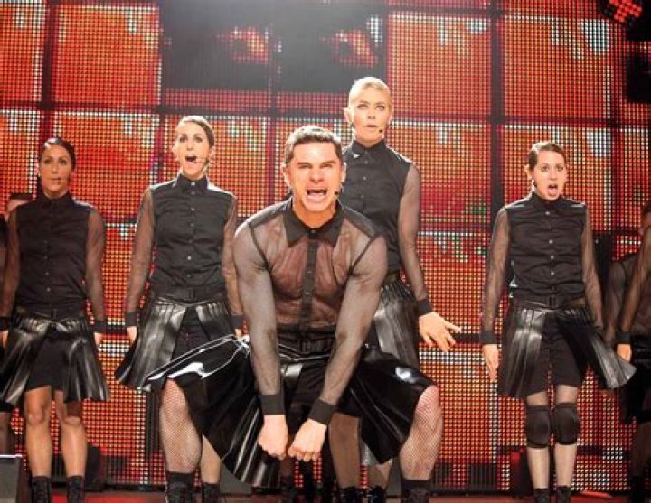 What song does the German group sing in pitch perfect 2?